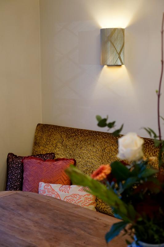 Maatwerk eetkamerbank met lovi kussens.