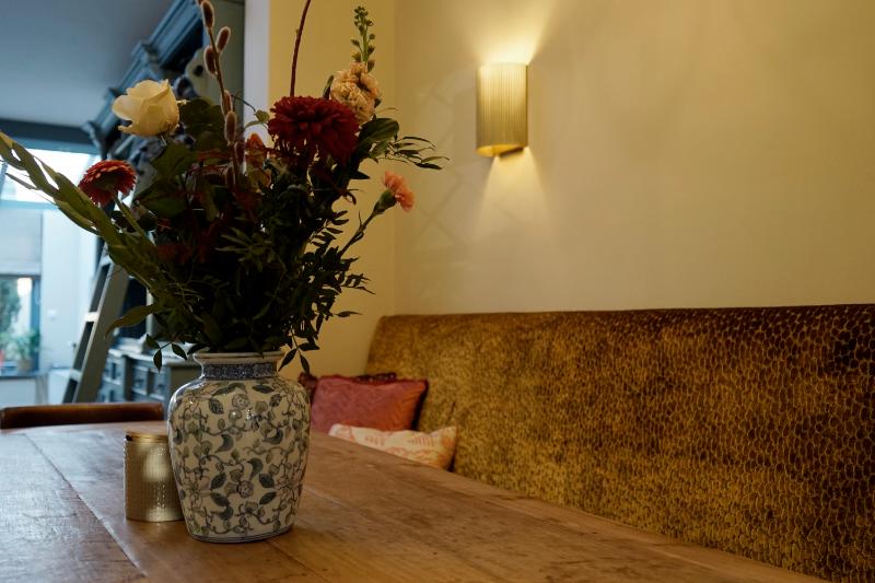 Maatwerk eetkamerbank met lovi kussens.