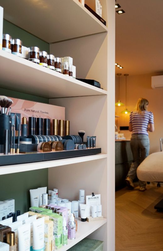 Nis met beauty producten.