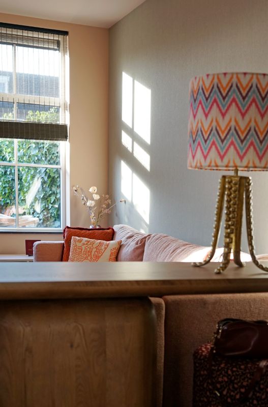 Gekleurde woonkamer.