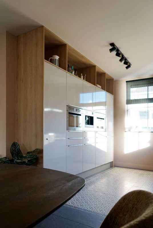 Houten ombouw om de keuken.