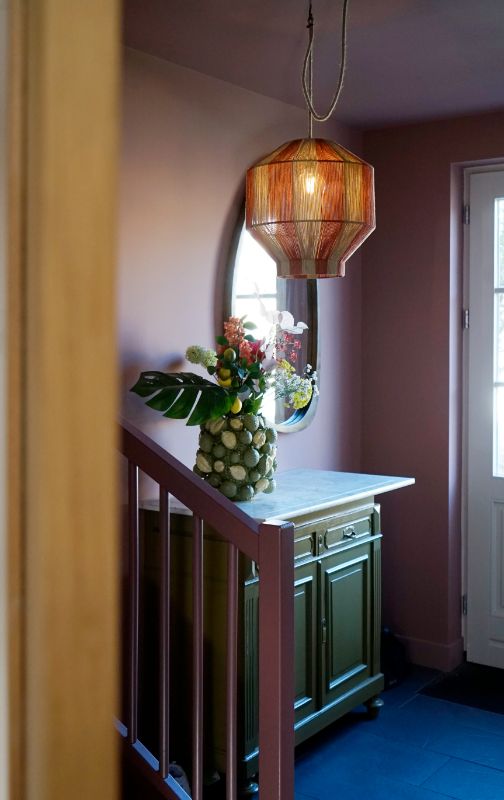 Gezellige entree. Commode als kastje.