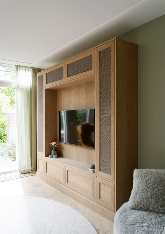 Maatwerk houten tv meubel.