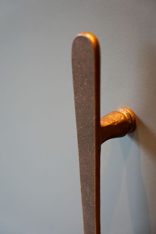 Ruw bronzen meubelgreep.
